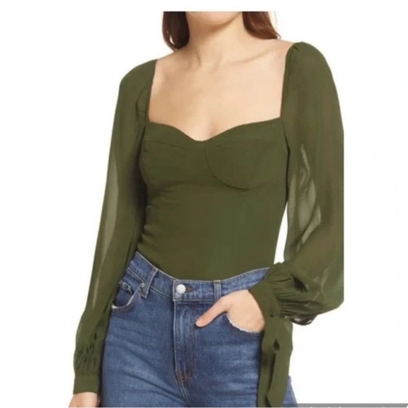 Reformation Tops - Reformation Sawtelle Sweetheart Neck Blouse in Fern Green Size 4